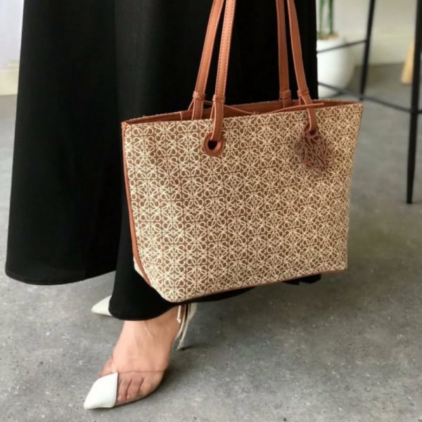 شنطة نسائية من ماركة لويفي LOEWE